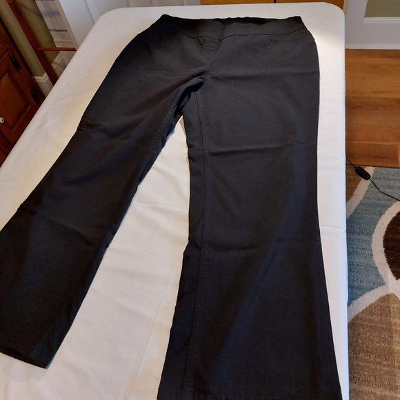 Westbound Woman Pull-On Distressed Black Pants 16W Short EUC - Picture 9 of 14